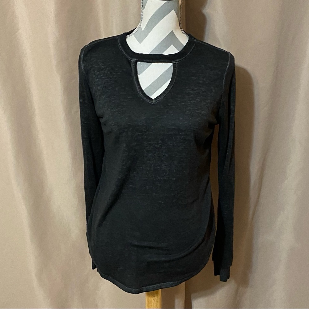 No Boundaries Med (7-9) Distressed Long Sleeve Top